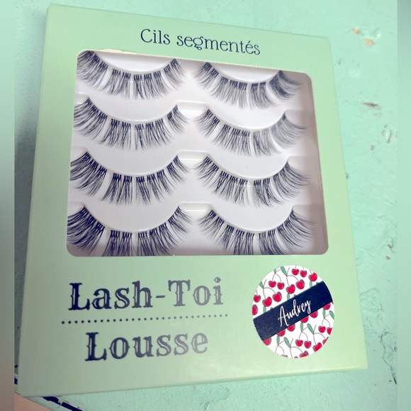 Silk false lashes 5 pairs per box/Faux cils fibres soie Prix par boîte $ per box - Picture 2 of 3